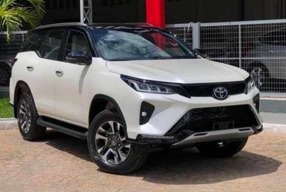 TOYOTA HILUX SW4 2.8 SRX 4X4 7 LUGARES 16V TURBO INTERCOOLER DIESEL 4P AUTOMÁTICO TOYOTA HILUX SW4 2.8 SRX 4X4 7 LUGARES 16V TURBO INTERCOOLER DIESEL 4P AUTOMÁTICO